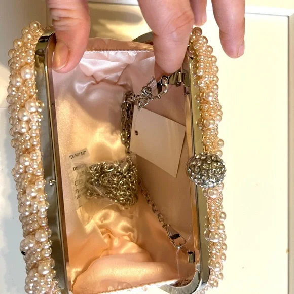 Elegant Pearl-Embellished Clutch - Picture 6 of 8